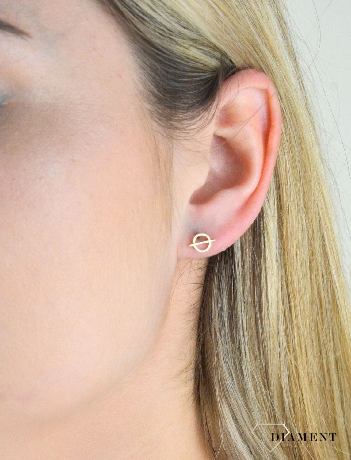 Złote kolczyki kółeczka KL 9601. Złote kolczyki z kółeczka. Złote kolczyki minimalistyczne. Złote kolczyki delikatne. Malutkie kolczyki. Kolczyki dla dziewczynki. Kolczyki dla kob.jpg